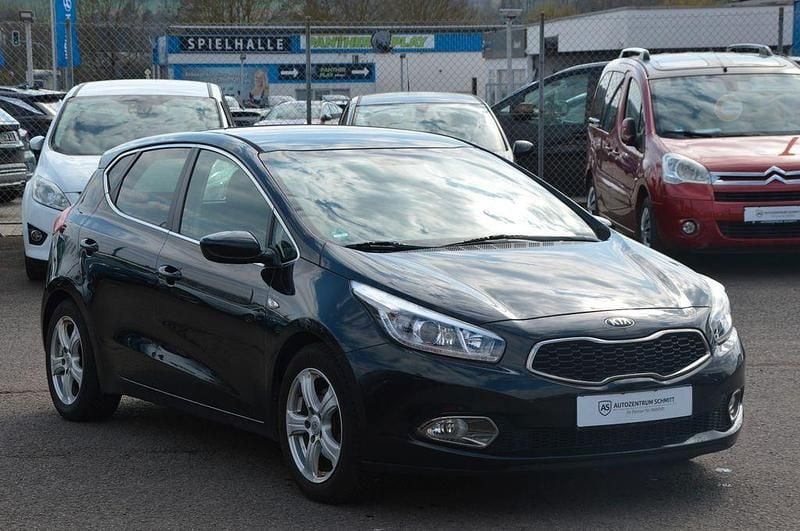 Gebraucht Kia Ceed 128 PS (94 kW) 2013 Schwarz Kleinwagen