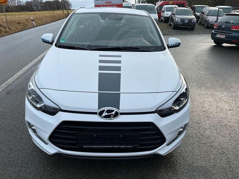 Gebraucht Hyundai i20 Style 101 PS (74 kW) 2015 Weiß Coupé