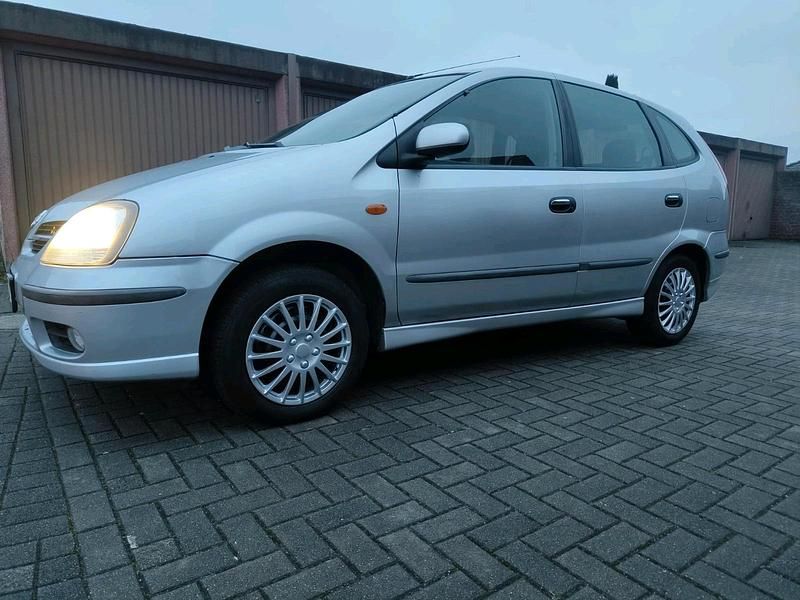 Gebraucht Nissan Almera Tino 116 PS (85 kW) 2004 Grau Van / Kleinbus