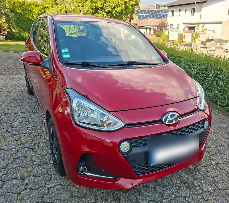Rot Gebraucht 2019 Hyundai i10 Passion Kleinwagen | 8.099 € (Superpreis) - Bild 1/4