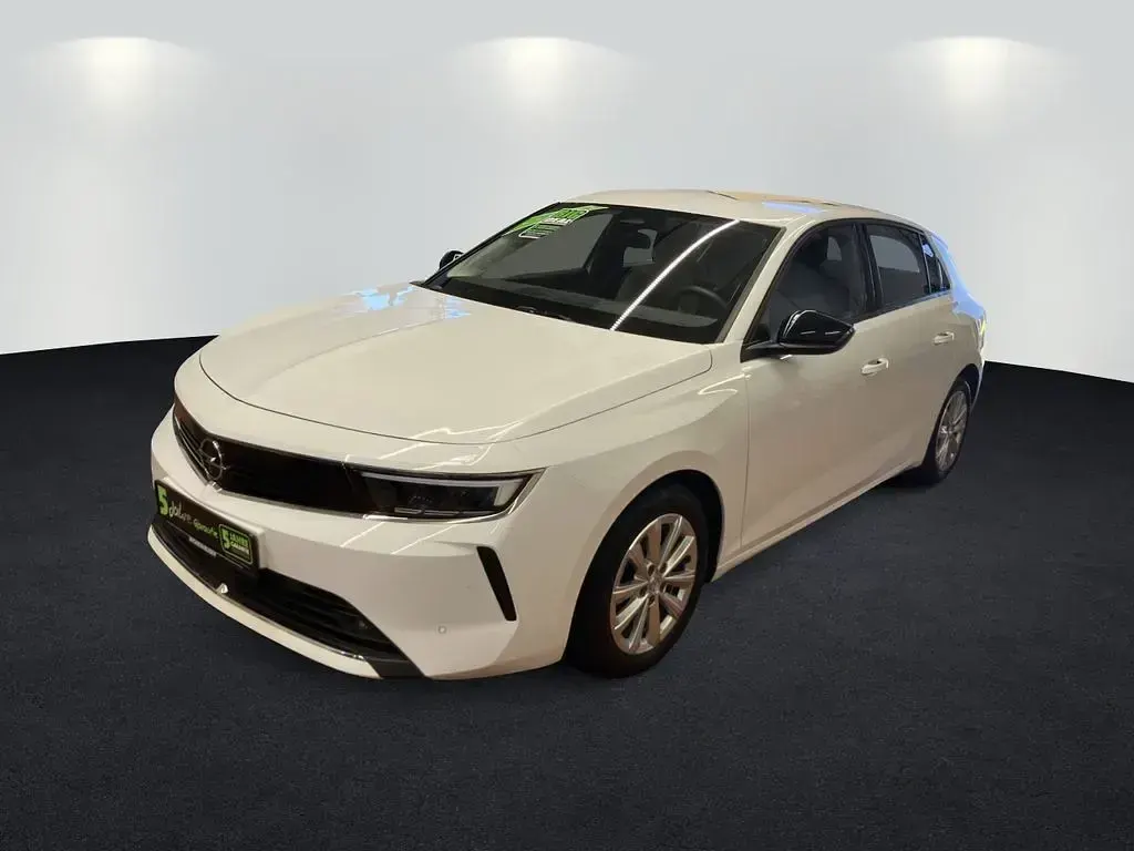 Gebraucht Opel Astra Edition 131 PS (96 kW) 2022 Jade weiss/arktis weiss Limousine