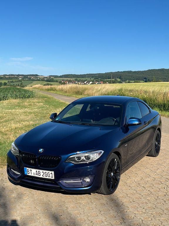 Blau Gebraucht 2018 BMW 218 Sport Line Coupé | 15.900 € (Superpreis) - Bild 1/4