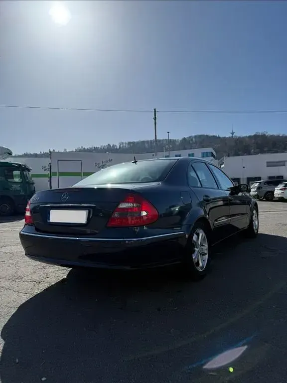 Używany Mercedes E320 224 KM (164 kW) 2004 Niebieski Sedan/Limuzyna