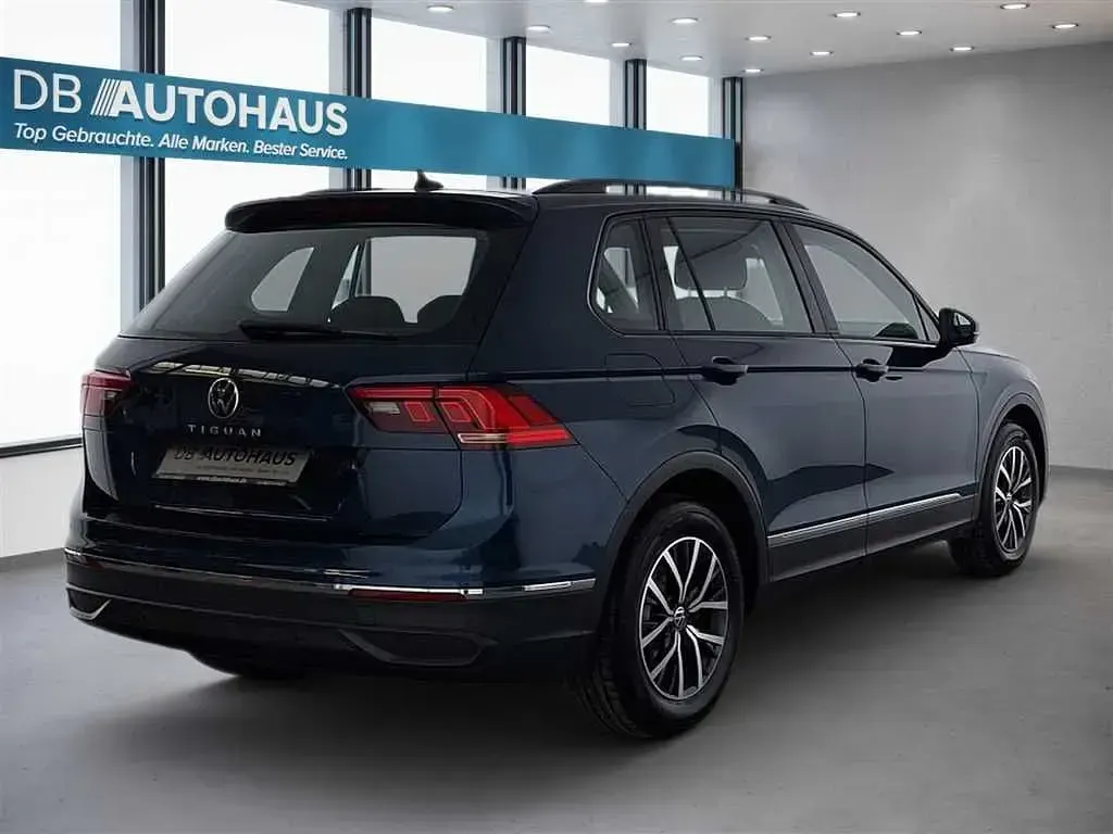 Second-hand VW Tiguan Life 150 CP (110 kW) 2023 Albastru SUV