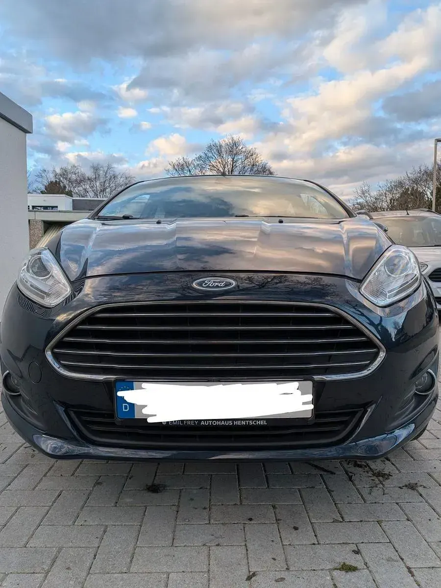 Używany Ford Fiesta Titanium 80 KM (58 kW) 2017 Niebieski Hatchback