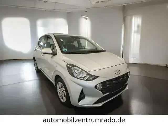Gebraucht Hyundai i10 Select 67 PS (49 kW) 2021 Silber Kleinwagen