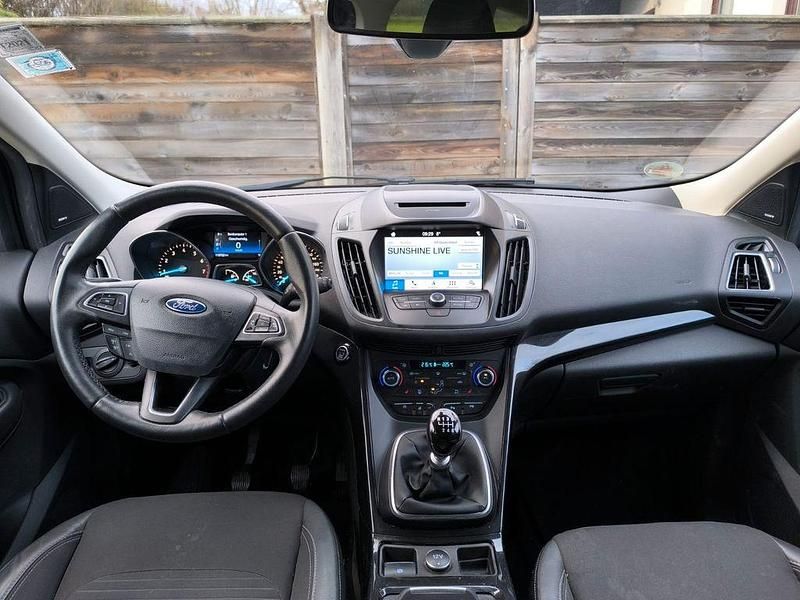 Gebraucht Ford Kuga Titanium 150 PS (110 kW) 2019 Schwarz SUV