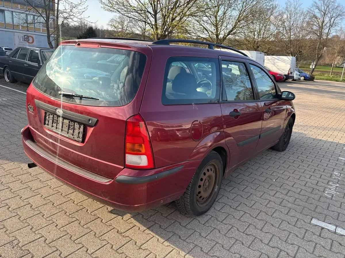 Usata Ford Focus Finesse 101 CV (74 kW) 2002 Rosso Station wagon