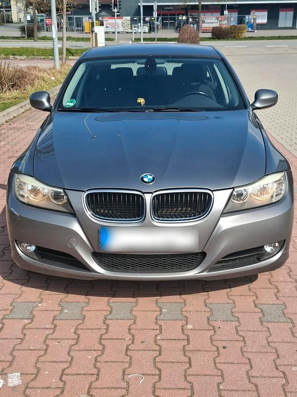 Gebraucht BMW 320 184 PS (135 kW) 2010 Grau Kombi