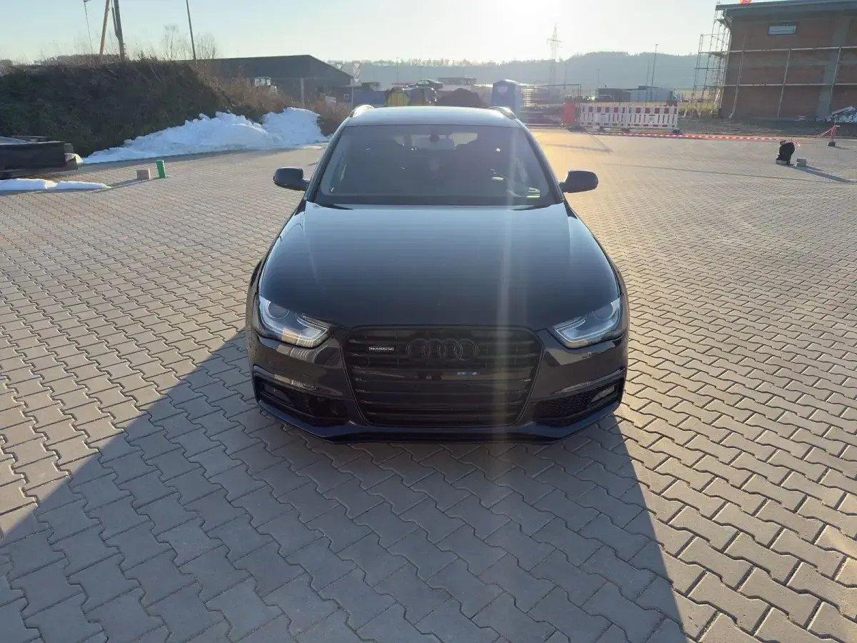 Używany Audi A4 245 KM (180 kW) 2012 Niebieski Kombi