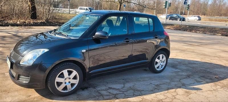 Gebraucht Suzuki Swift 92 PS (67 kW) 2010 Schwarz Kleinwagen