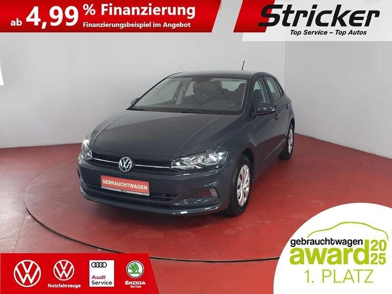 Grau (uranograu) Gebraucht 2020 VW Polo Comfortline Limousine | 15.950 € (Fairer Preis) - Bild 1/4