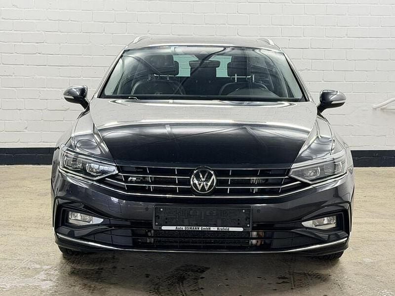 Gebraucht VW Passat Elegance 200 PS (147 kW) 2022 Grau Kombi