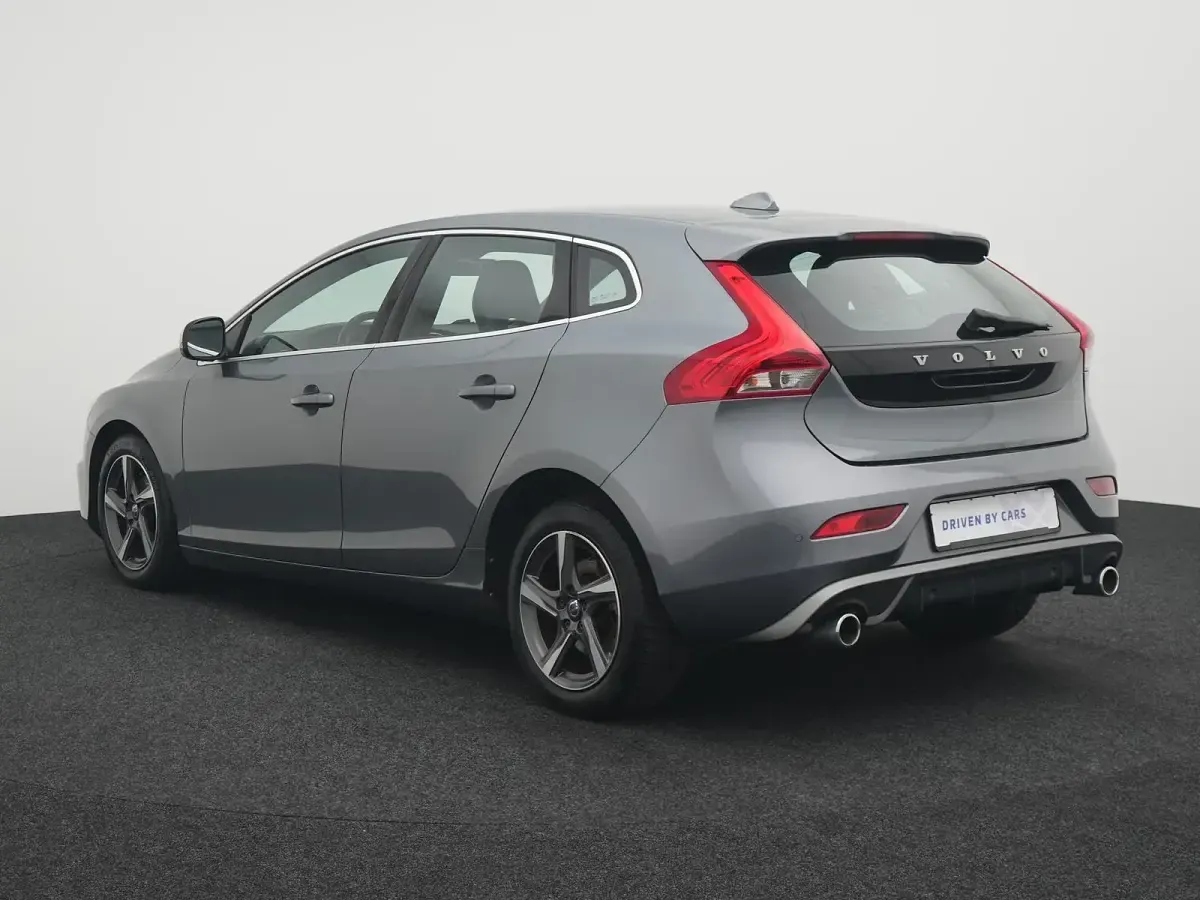 Gebraucht Volvo V40 R-Design 120 PS (88 kW) 2015 Grau Kombi