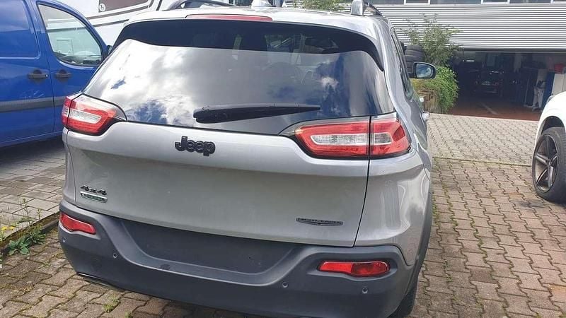 Gebraucht Jeep Cherokee Night Eagle 200 PS (147 kW) 2016 Billet silver clear coatmetallic SUV