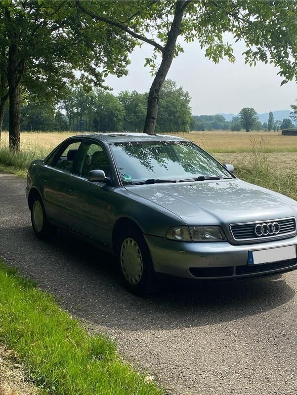 Grau Gebraucht 1997 Audi A4 Limousine | 500 € (Superpreis) - Bild 1/4