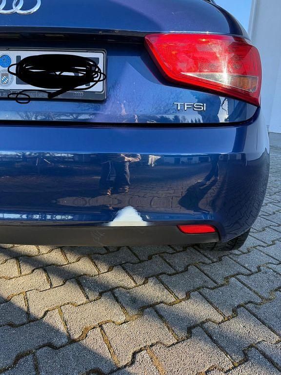 Gebraucht Audi A1 Attraction 86 PS (63 kW) 2011 Blau Kleinwagen
