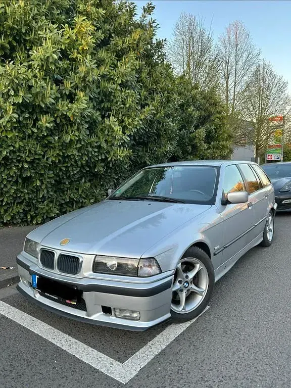 Gebraucht BMW 320 Sport Line 150 PS (110 kW) 1999 Silber Kombi