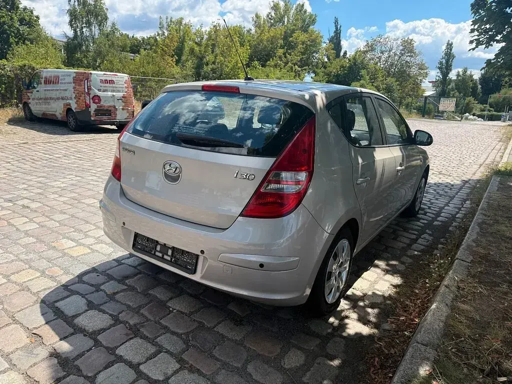 Gebraucht Hyundai i30 Comfort 109 PS (80 kW) 2007 Silber Kleinwagen