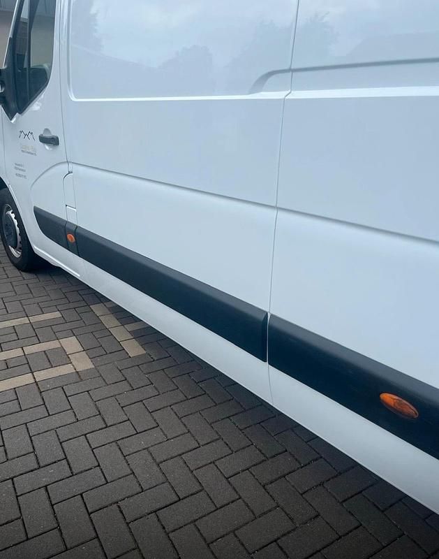 Second-hand Renault Master 131 CP (96 kW) 2022 Alb Monovolum