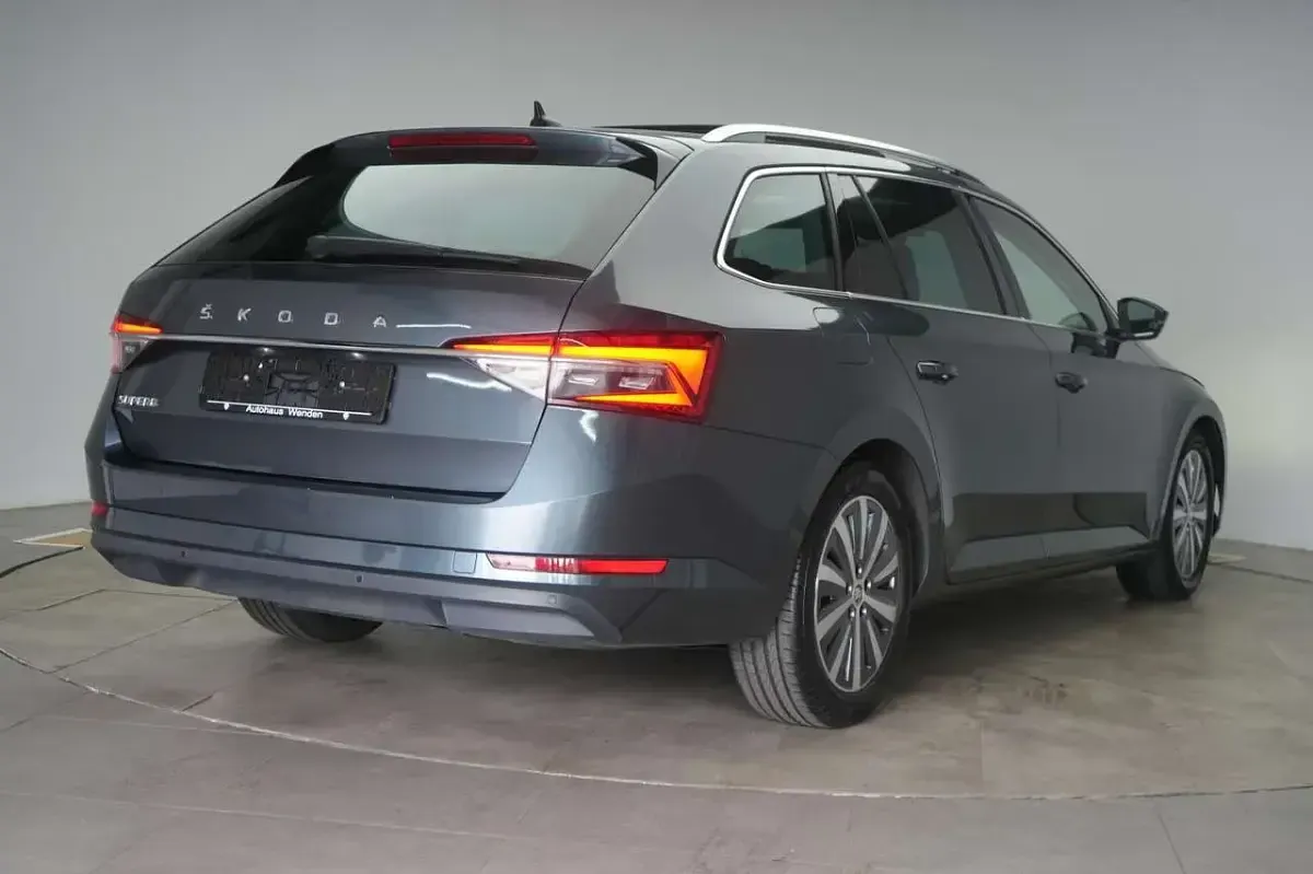 Gebraucht Skoda Superb Premium Edition 200 PS (147 kW) 2021 Quartz grey Kombi