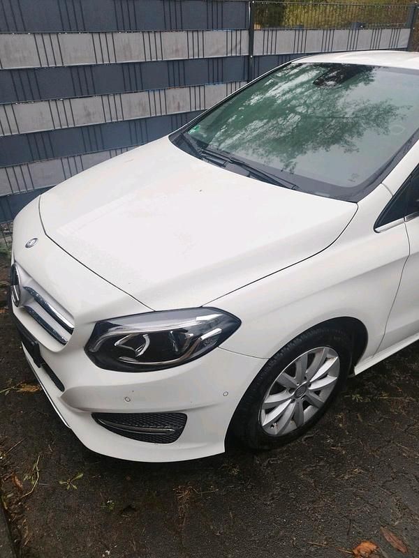 Gebraucht Mercedes B180 122 PS (89 kW) 2015 Weiß Van / Kleinbus