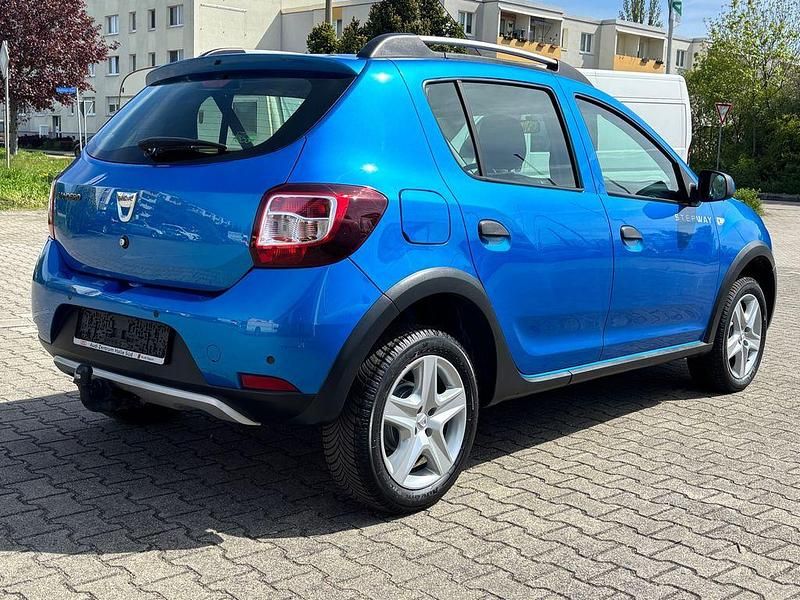 Gebraucht Dacia Sandero Prestige 90 PS (66 kW) 2013 Blau Limousine
