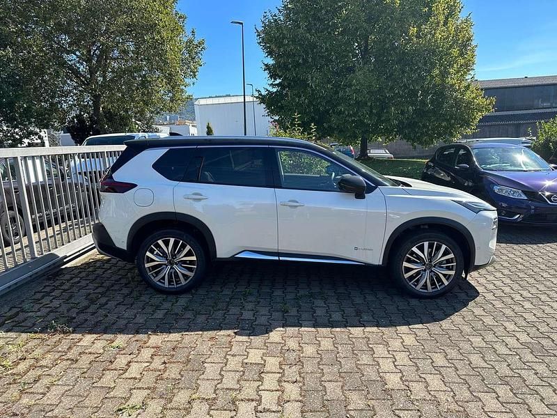 Weiß Gebraucht 2023 Nissan X-Trail Tekna+ SUV | 36.100 € (Fairer Preis) - Bild 1/3