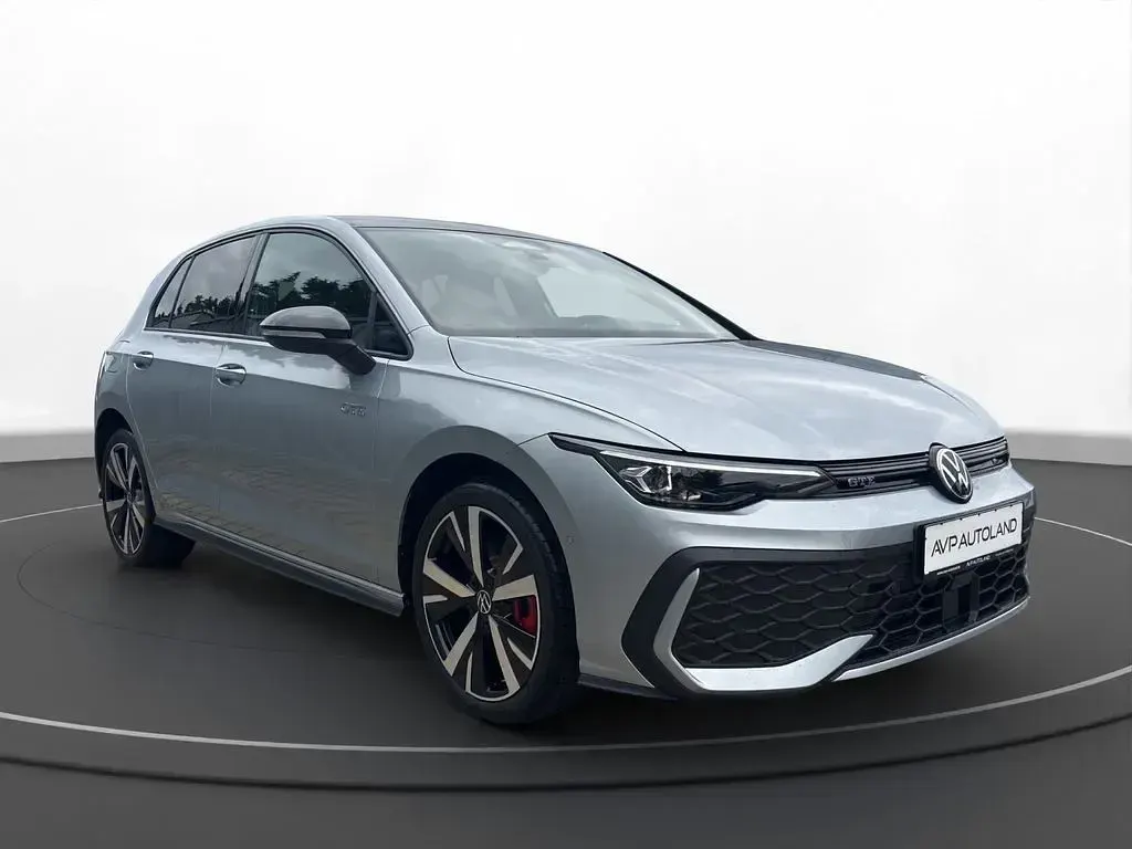 Neu VW Golf VIII GTE 177 PS (130 kW) 2026 Oyster silver Limousine