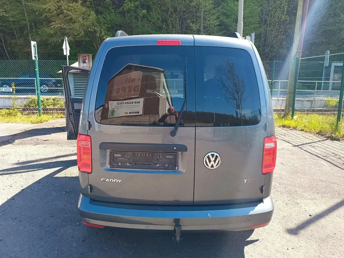 Gebraucht VW Caddy Highline 150 PS (110 kW) 2018 Grau Van / Kleinbus