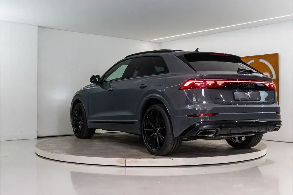Neu Audi Q8 Competition 489 PS (359 kW) 2026 Grau SUV