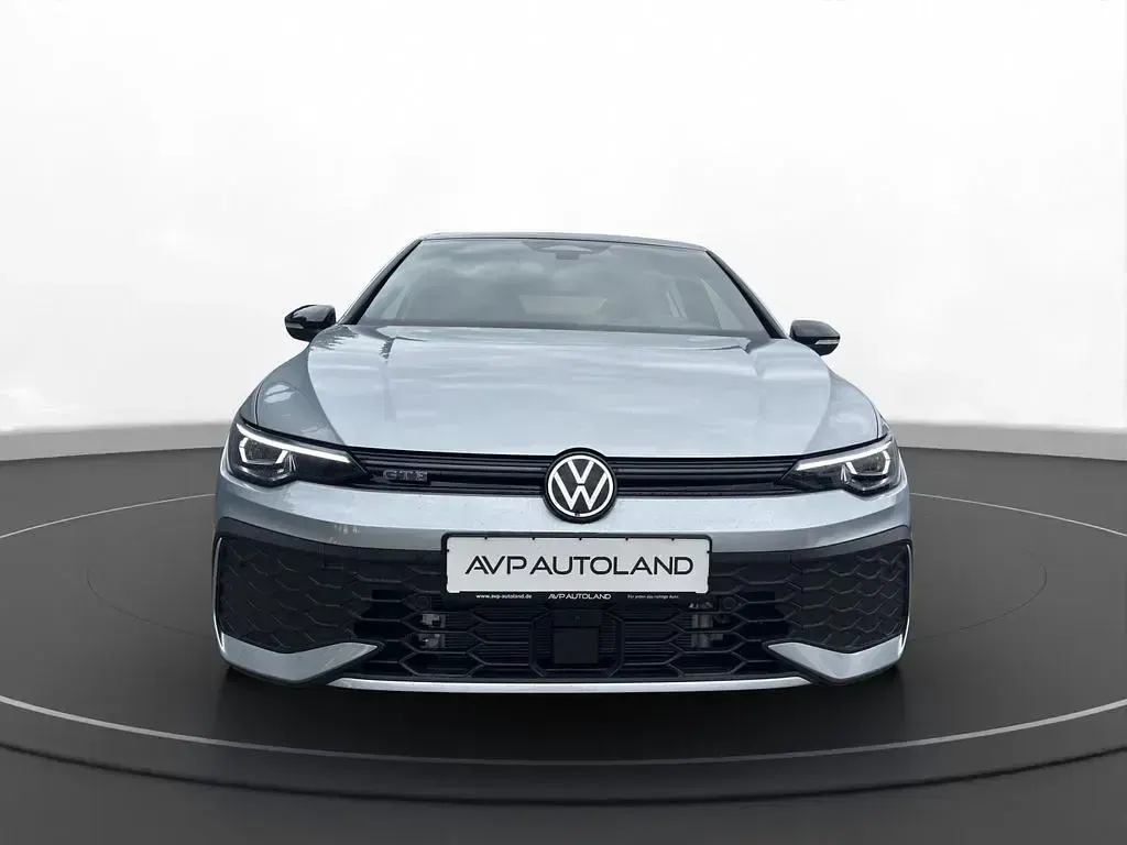 Neu VW Golf VIII GTE 177 PS (130 kW) 2026 Oyster silver Limousine