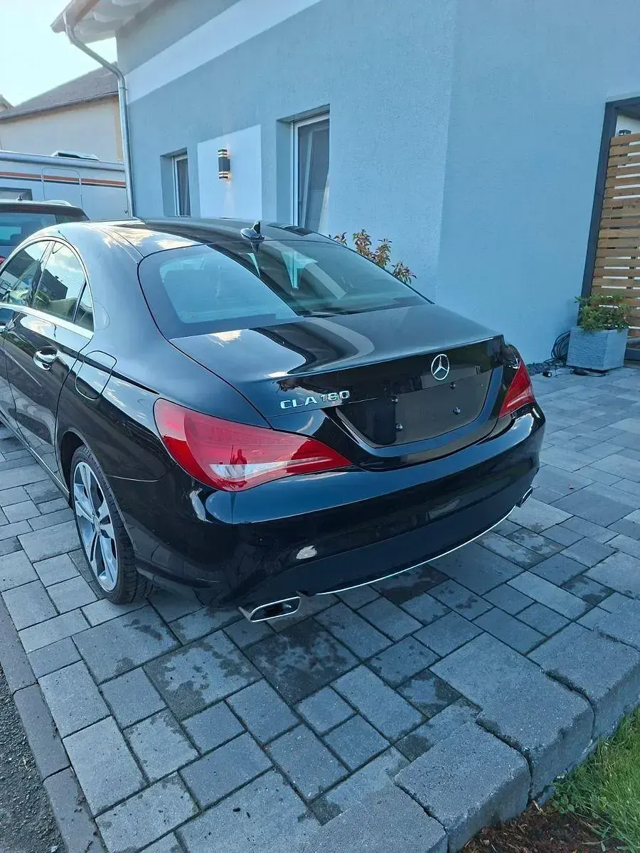 Gebraucht Mercedes CLA180 Urban 122 PS (89 kW) 2014 Schwarz Limousine