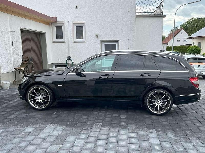 Schwarz Gebraucht 2008 Mercedes 220 Kombi | 8.500 € (Teuer) - Bild 1/4