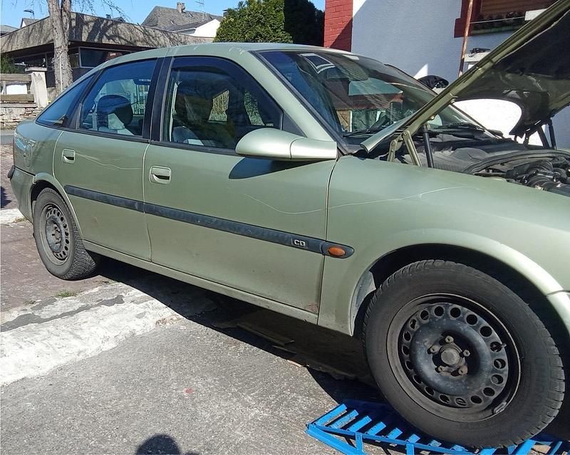 Gebraucht Opel Vectra 136 PS (100 kW) 1996 Grün Limousine