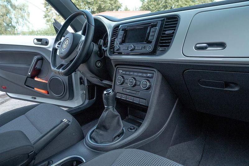 Second-hand VW Beetle Design 140 CP (102 kW) 2013 Alb Hatchback