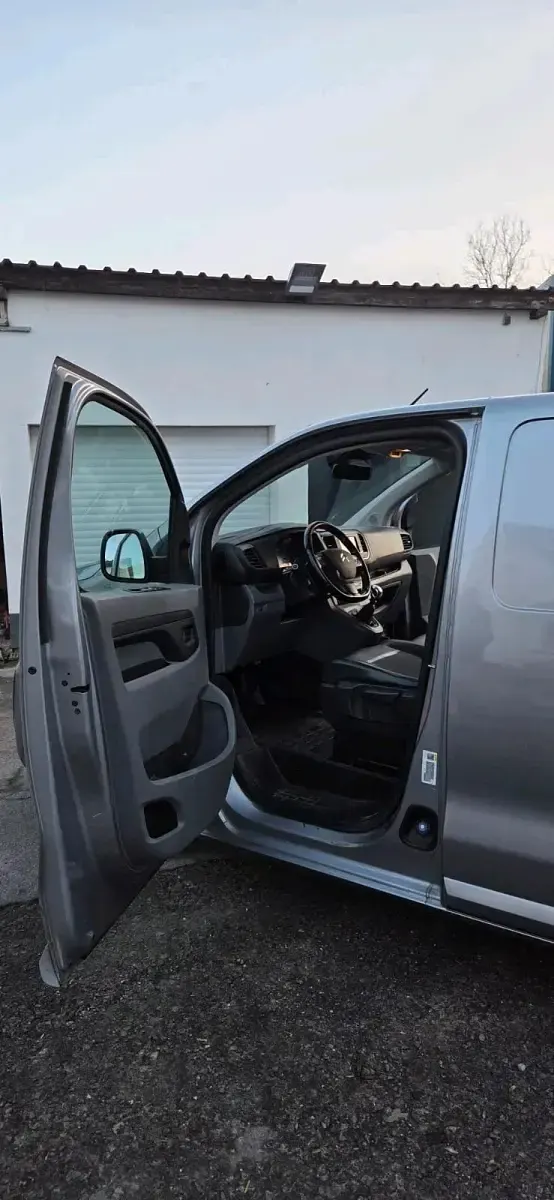Käytetty Citroën Jumpy 150 HP (110 kW) 2019 Harmaa Tila-auto