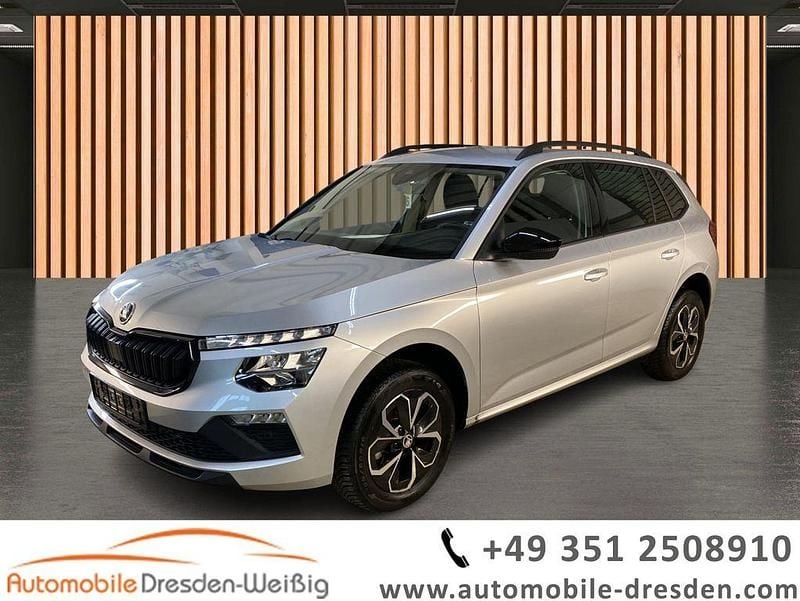 Silber brilliantsilber metallic (metallic) Gebraucht 2024 Skoda Kamiq Selection SUV | 24.980 € (Guter Preis) - Bild 1/4