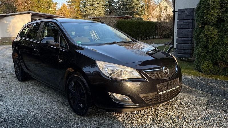 Gebraucht Opel Astra Edition 120 PS (88 kW) 2012 Schwarz Kombi