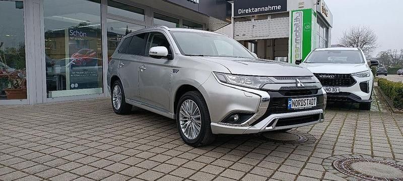 Gebraucht Mitsubishi Outlander P-HEV Basis 135 PS (99 kW) 2021 Silber SUV