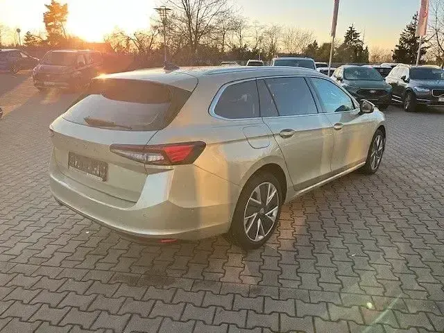 Gebraucht Skoda Superb Selection 150 PS (110 kW) 2024 Gelb Kombi