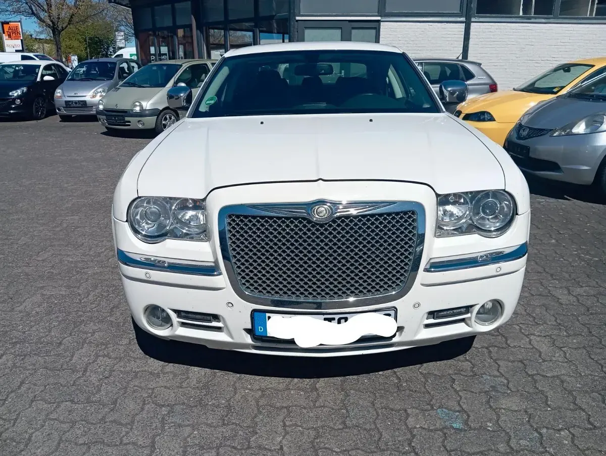 Gebraucht Chrysler 300C 218 PS (160 kW) 2010 Weiß Limousine