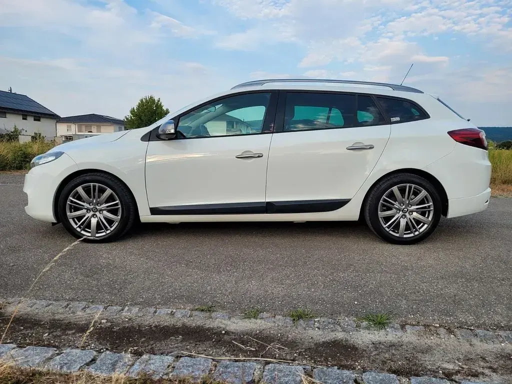 Gebraucht Renault Mégane GT Line Dynamique 131 PS (96 kW) 2010 Weiß Limousine