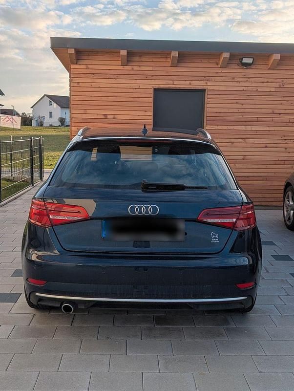Second-hand Audi A3 116 CP (85 kW) 2018 Albastru Berlinǎ