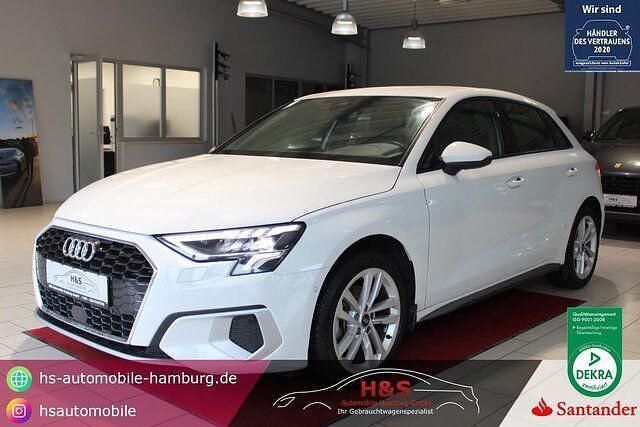 Weiß Gebraucht 2023 Audi A3 Sportback Sport Kombi | 25.800 € (Superpreis) - Bild 1/4