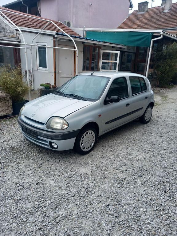 Gebraucht Renault Clio II 58 PS (42 kW) 2000 Silber Limousine