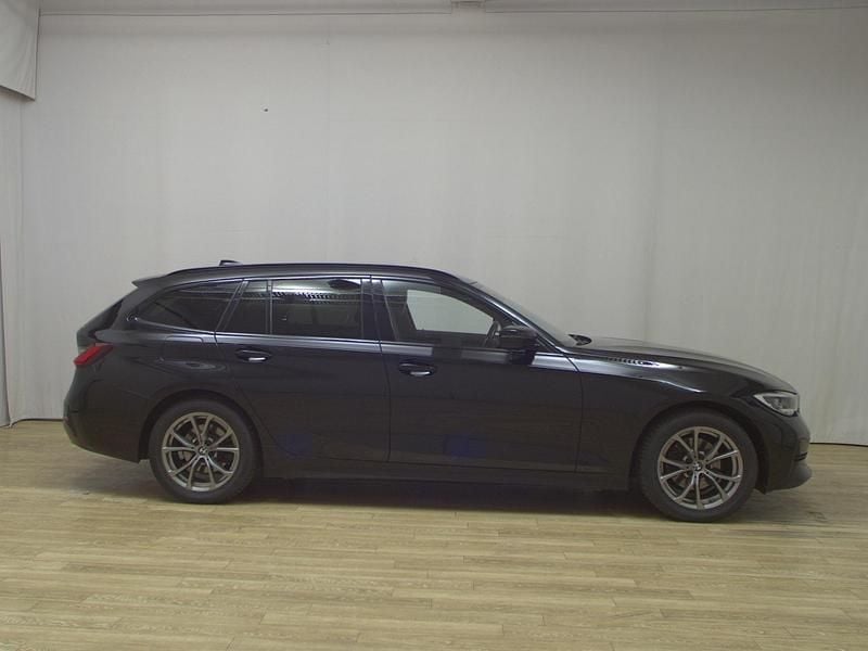Schwarz Gebraucht 2022 BMW 320 Sport Line Kombi | 23.280 € (Guter Preis) - Bild 1/4