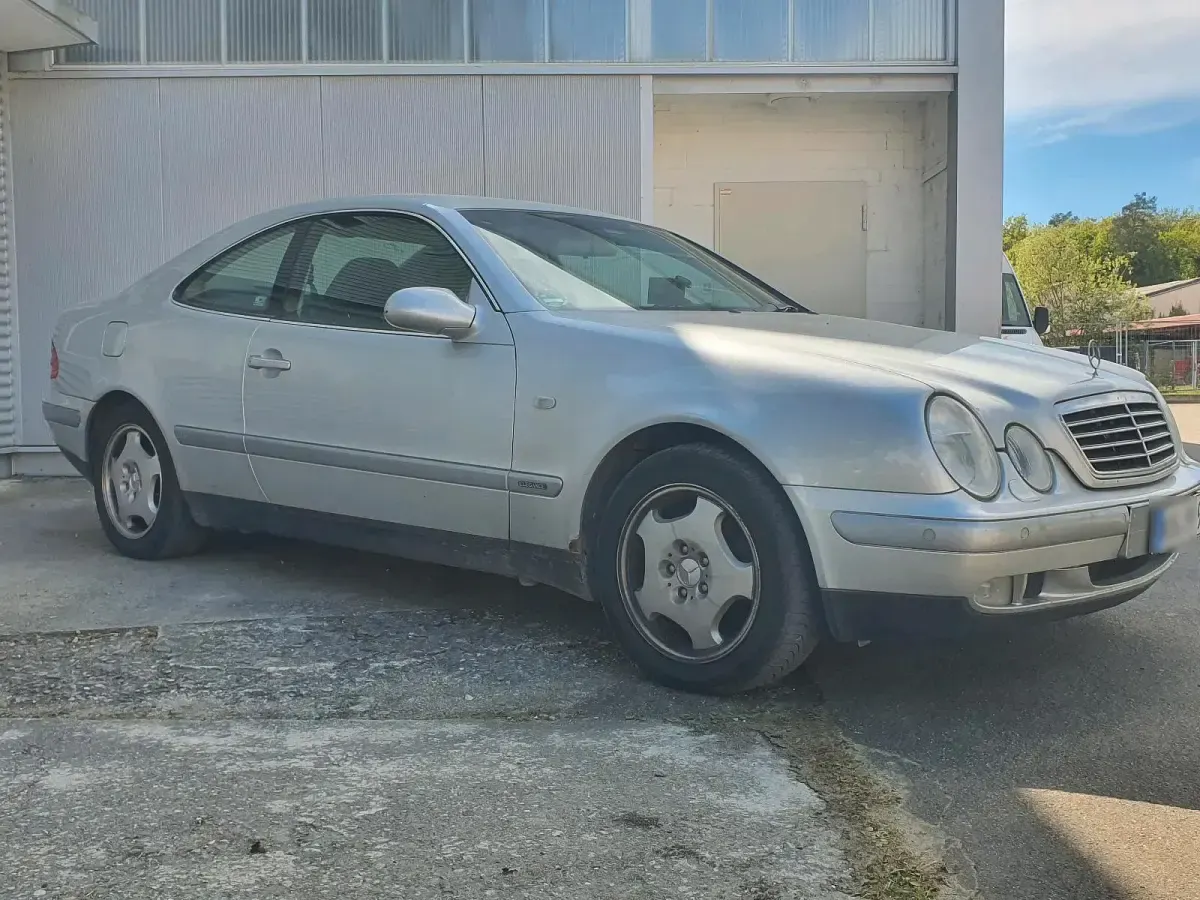 Gebraucht Mercedes CLK320 218 PS (160 kW) 1999 Silber Coupé