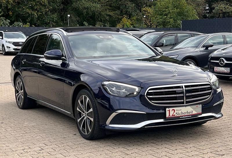 Blau Gebraucht 2020 Mercedes E300 Exclusive Limousine | 23.990 € (Guter Preis) - Bild 1/4