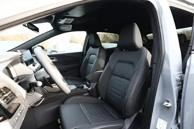 Neu Nissan Qashqai 158 PS (116 kW) 2025 Ceramic grey / dach: schwarz ceramic grey / dach: schwarz SUV